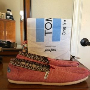Toms